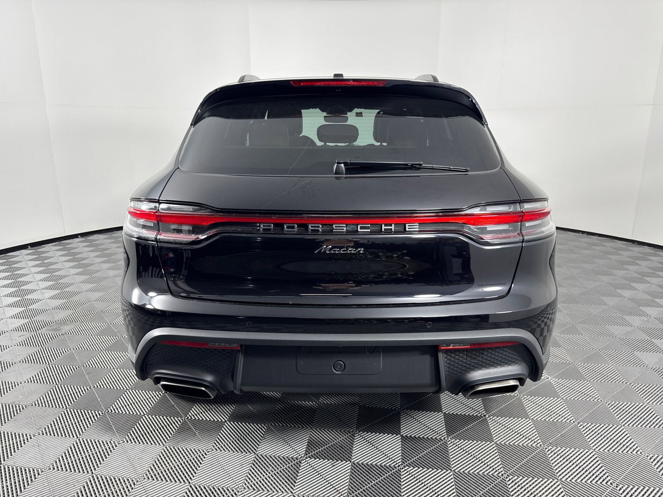 Certified 2026 Porsche Macan image 6