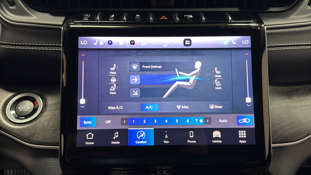 Used 2023 Jeep Grand Cherokee Limited w/ Luxury Tech Group II AWD/4WD image 17