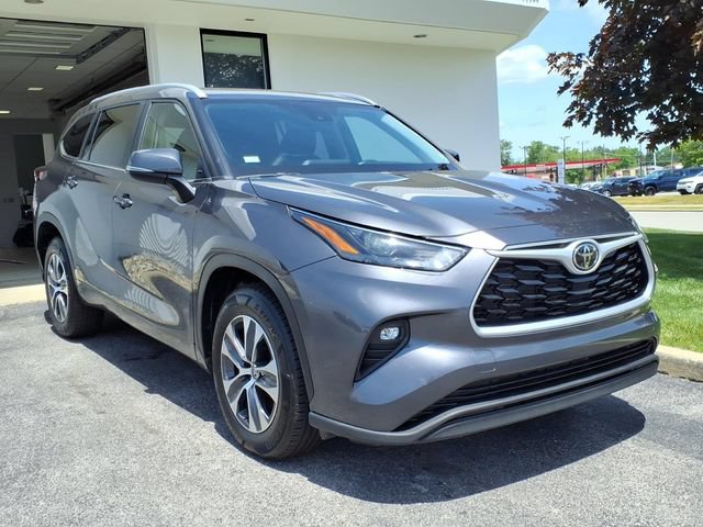 Certified 2024 Toyota Highlander XLE FWD image 28