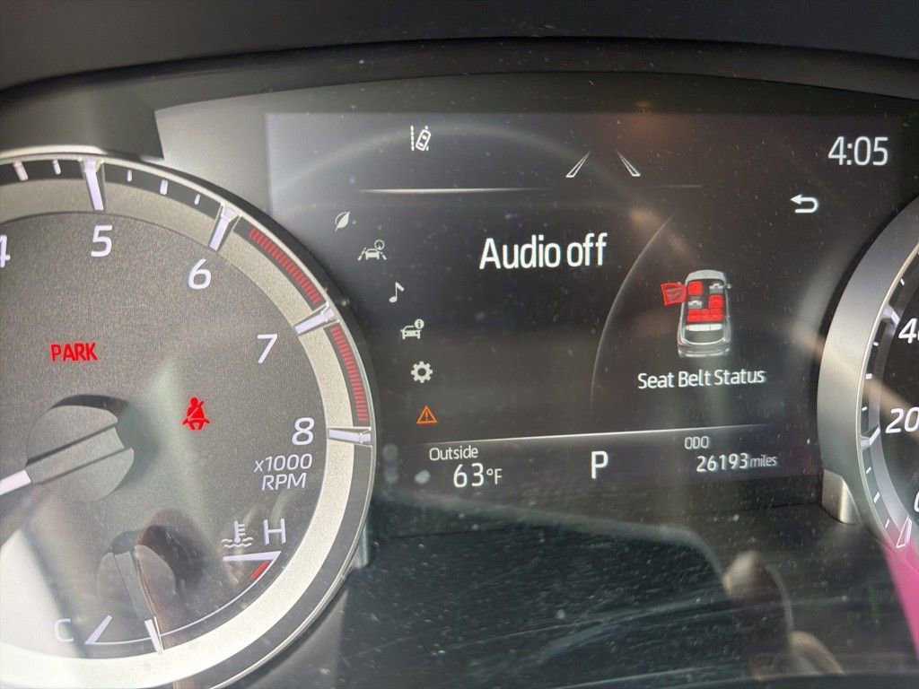 Used 2023 Toyota Highlander XLE AWD/4WD image 3