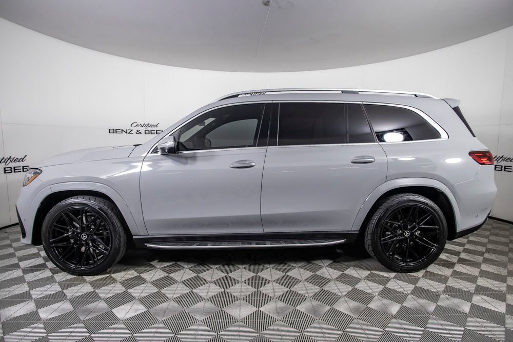 Used 2025 Mercedes-Benz GLS 580 4MATIC image 11