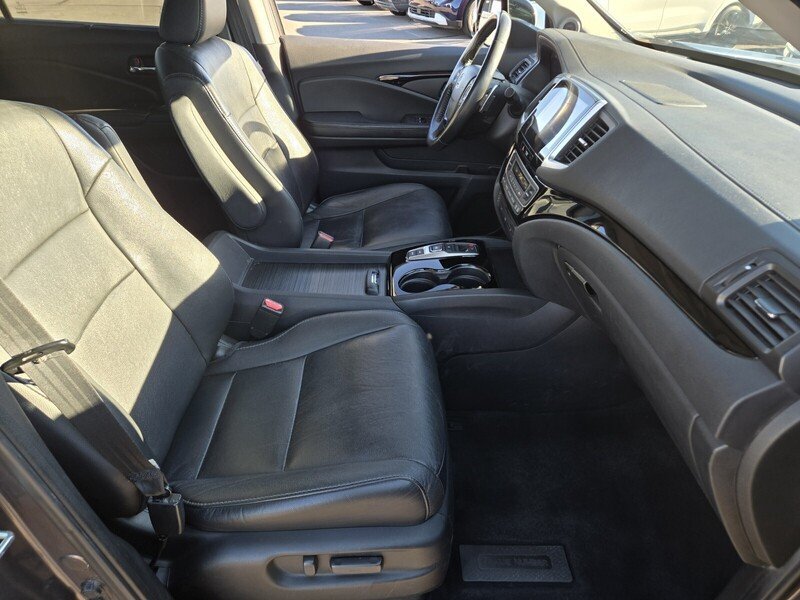 Used 2018 Honda Pilot Touring image 17