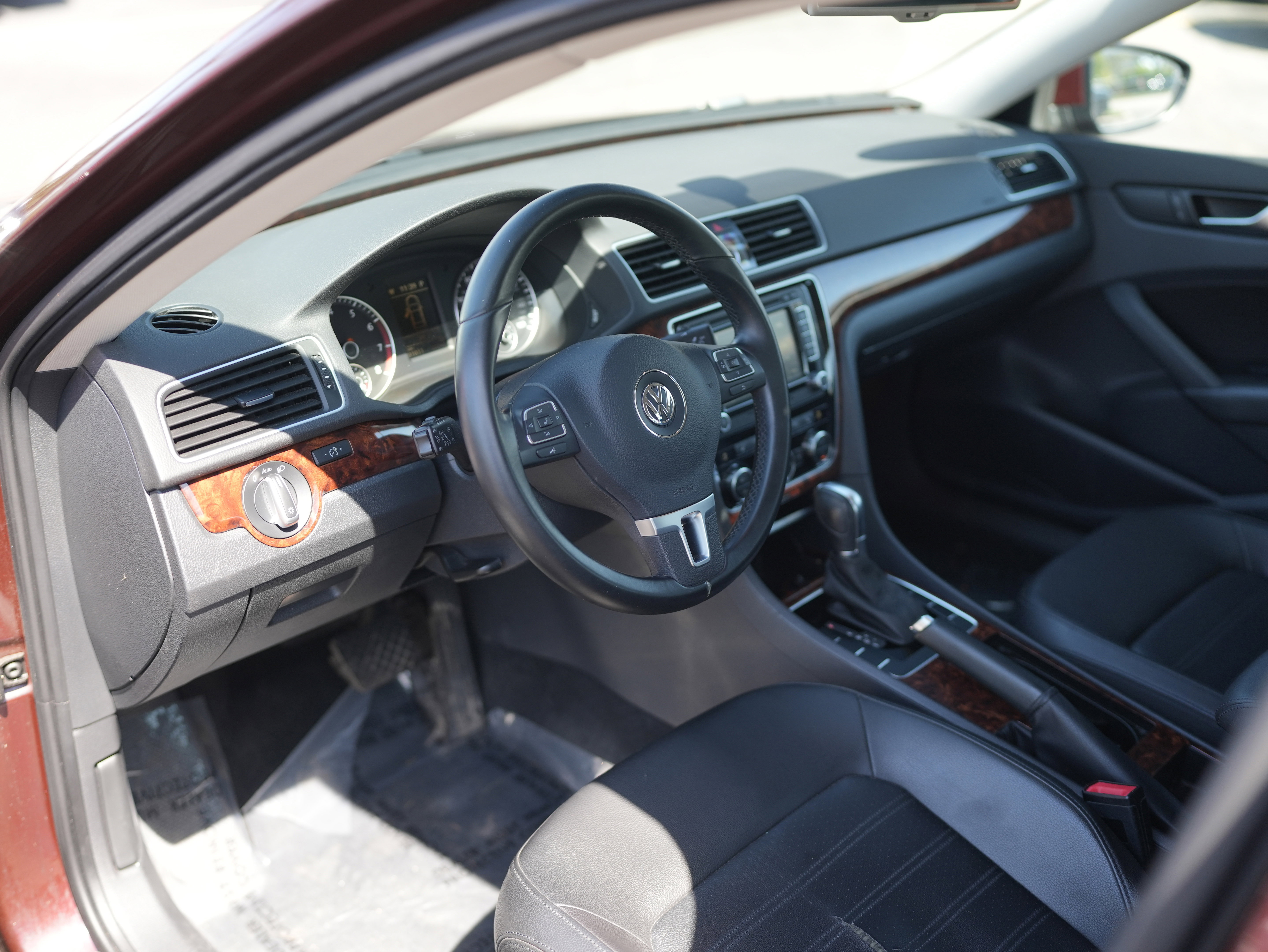 Used 2012 Volkswagen Passat 2.5 SEL image 12