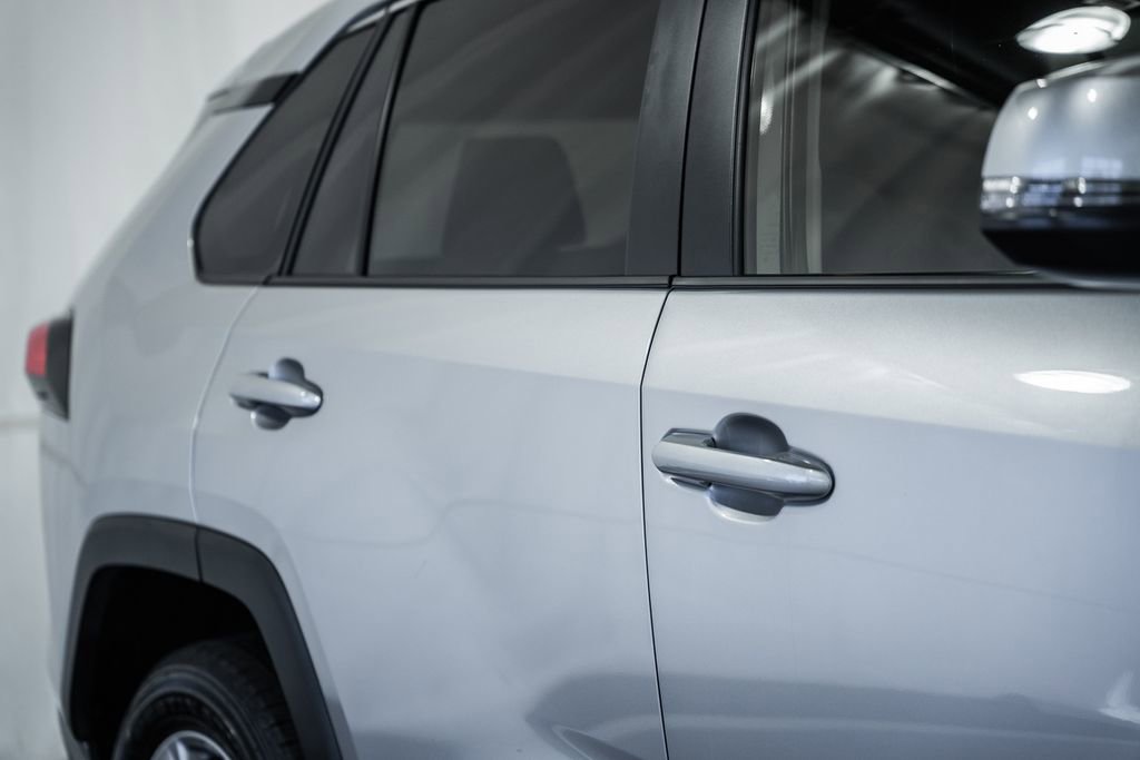 Used 2025 Toyota RAV4 XLE AWD/4WD image 13