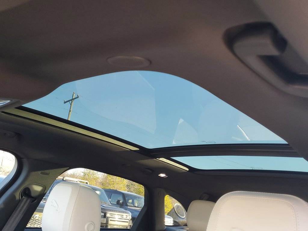 New 2026 Jaguar F-PACE R-Dynamic S image 9