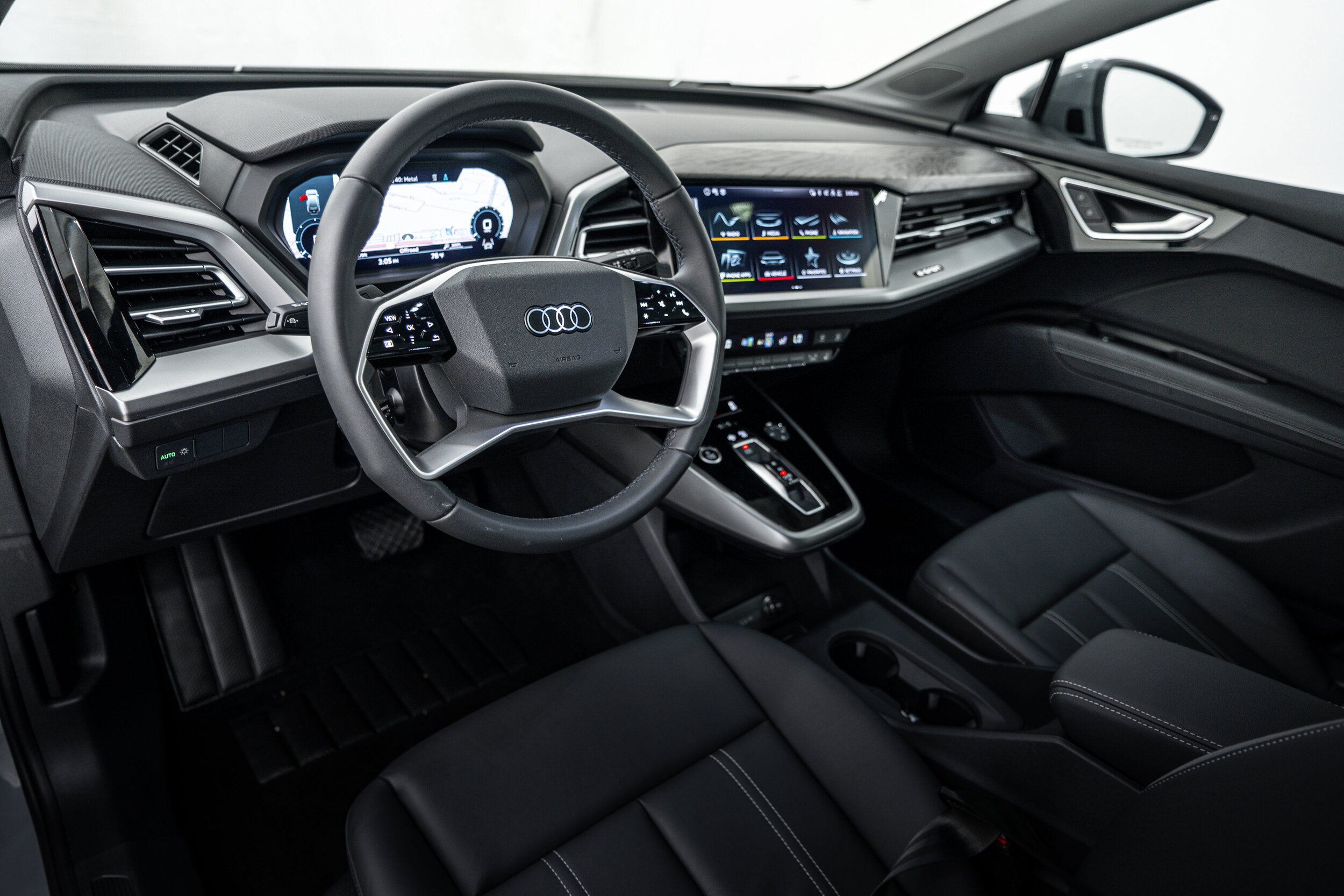 Certified 2025 Audi Q4 e-tron Premium w/ Convenience Package AWD/4WD image 10