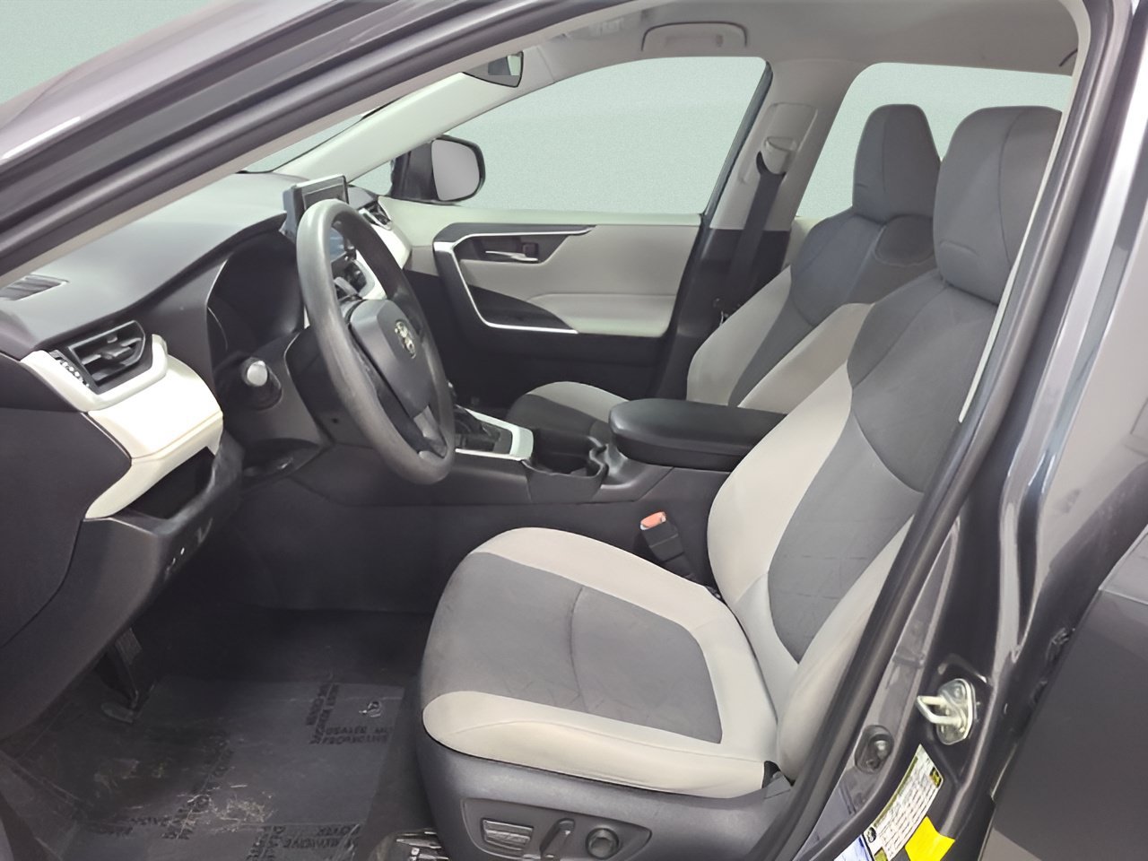 Used 2021 Toyota RAV4 XLE AWD/4WD image 17