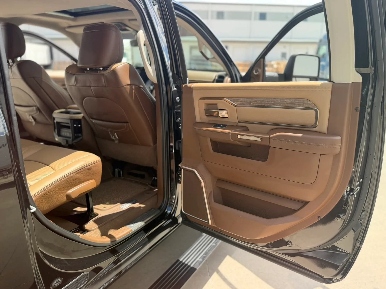 Used 2023 RAM 3500 Limited AWD/4WD image 33