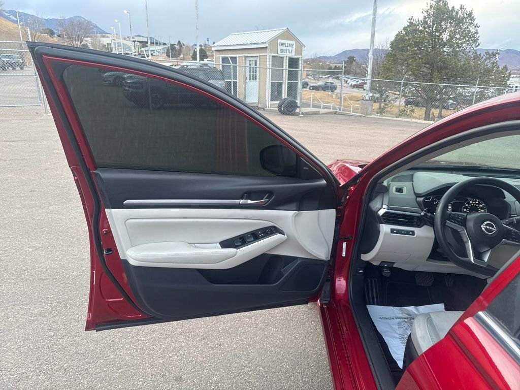 Used 2023 Nissan Altima 2.5 SV image 10