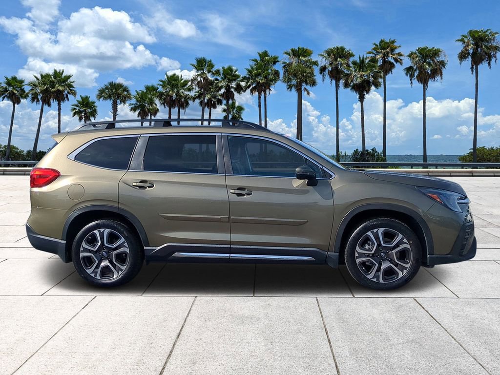 Used 2023 Subaru Ascent Limited image 3