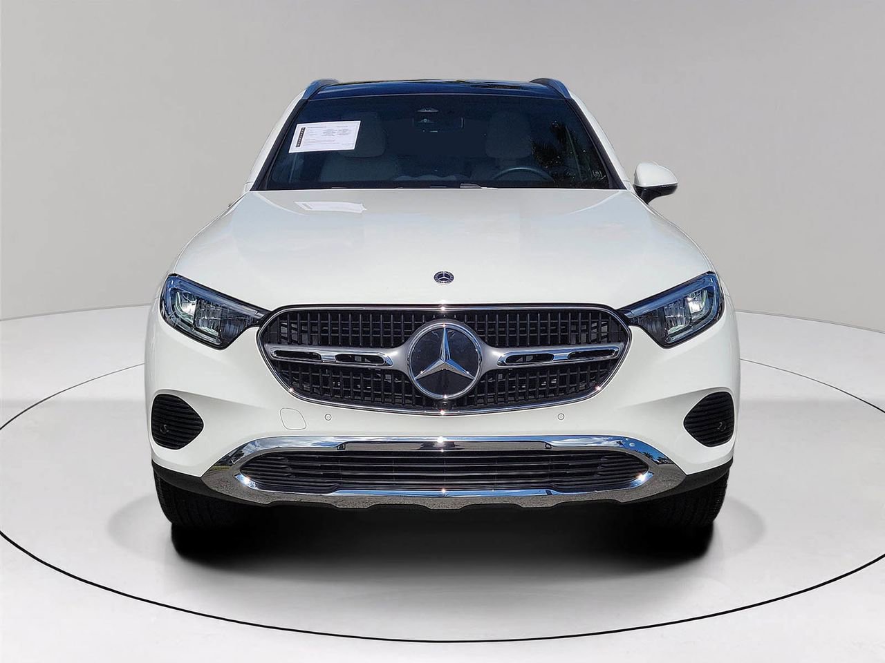 Used 2025 Mercedes-Benz GLC 300 image 2