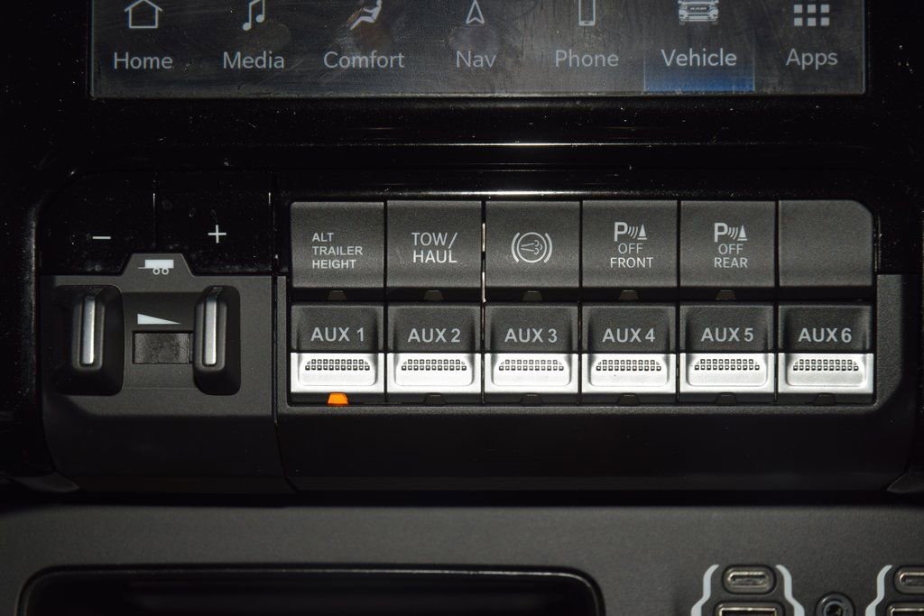 Used 2024 RAM 2500 Limited image 33