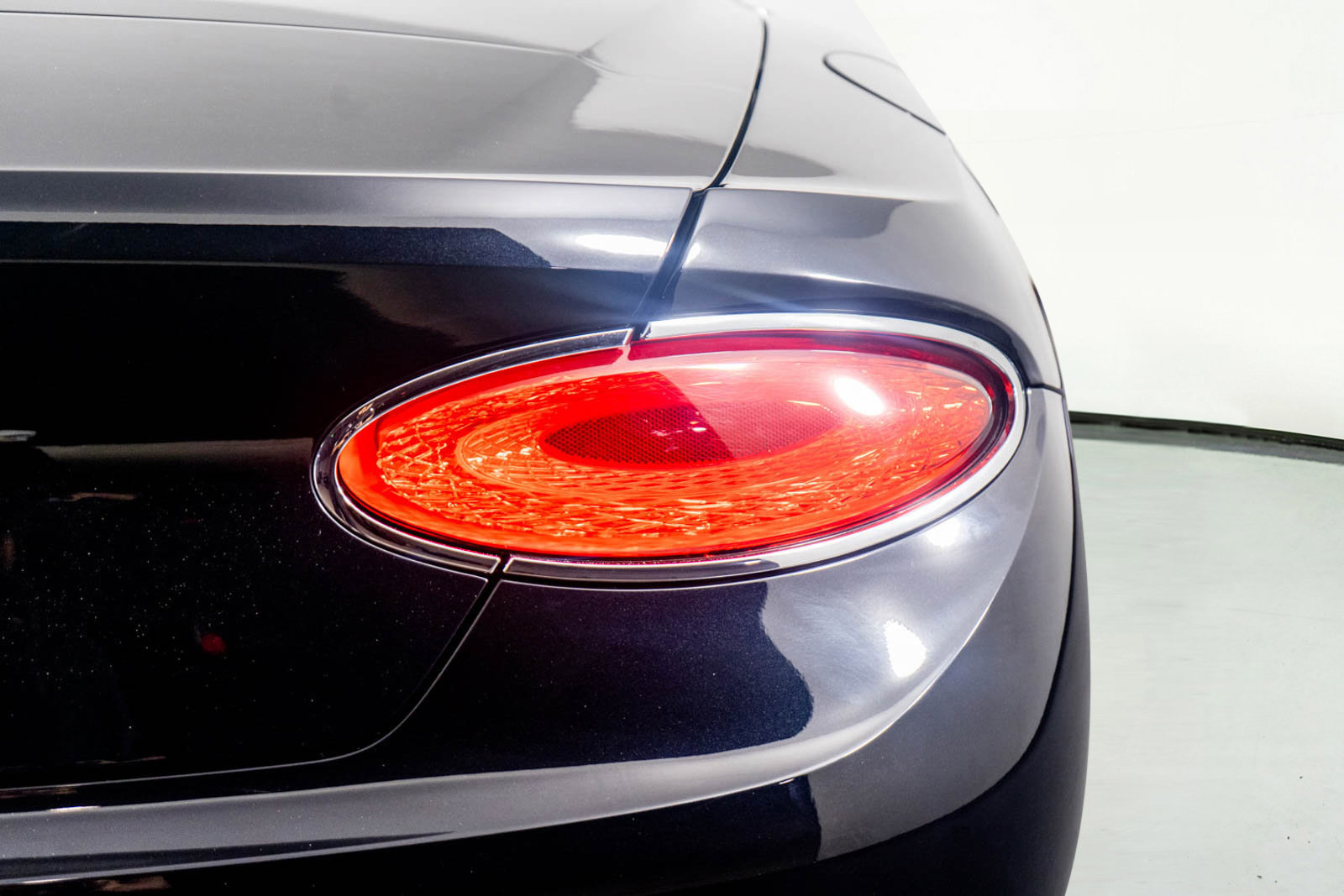 Used 2023 Bentley Continental GT V8 image 32