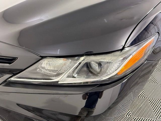 Used 2020 Toyota Camry SE w/ Convenience Package FWD image 11