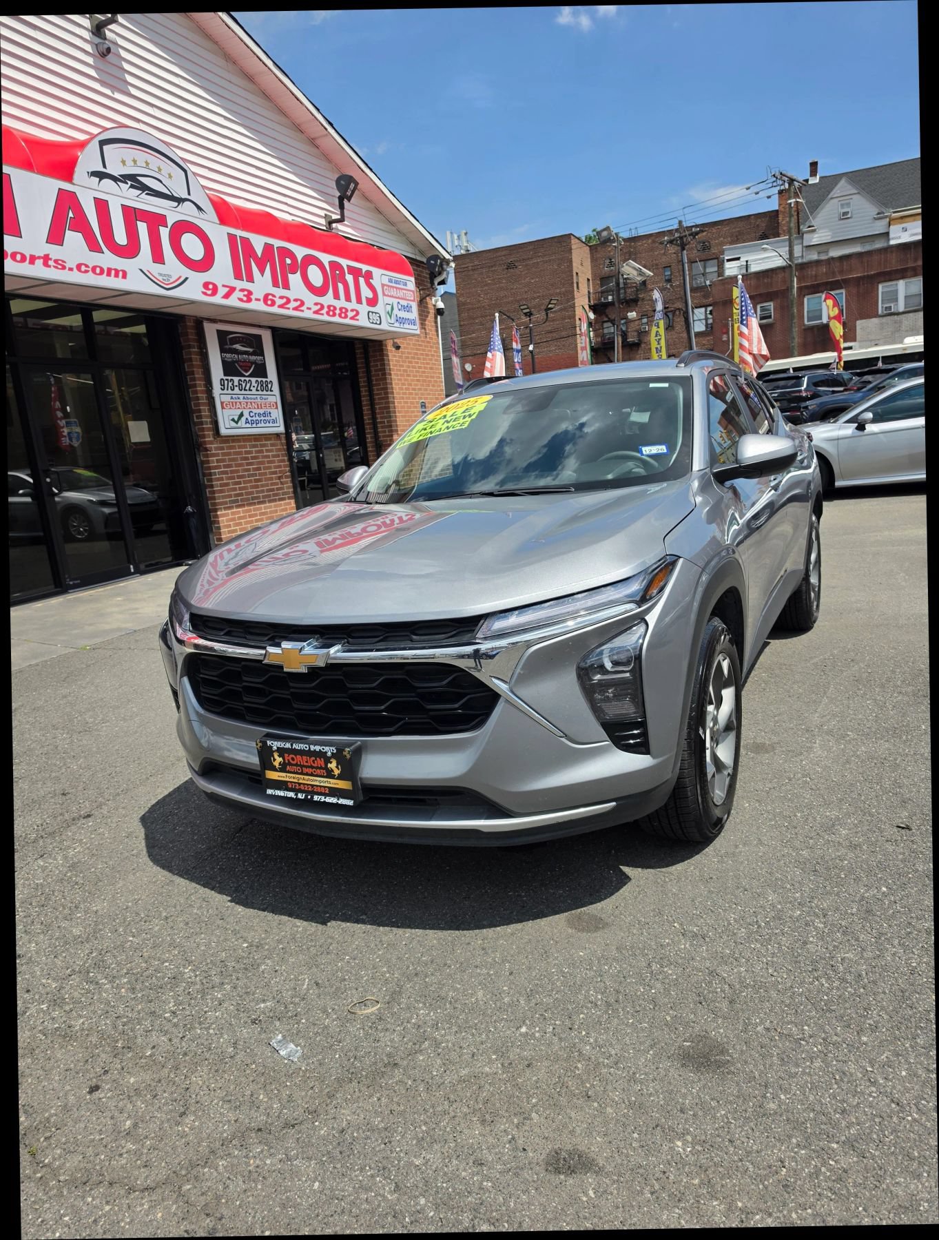Used 2025 Chevrolet Trax LT FWD image 1