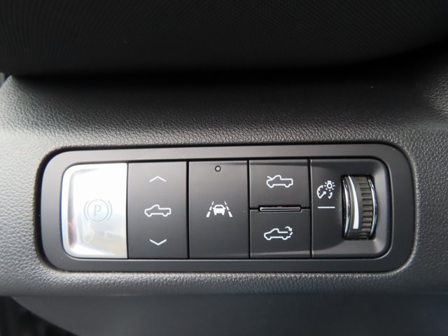 Used 2025 Chevrolet Silverado EV RST image 33