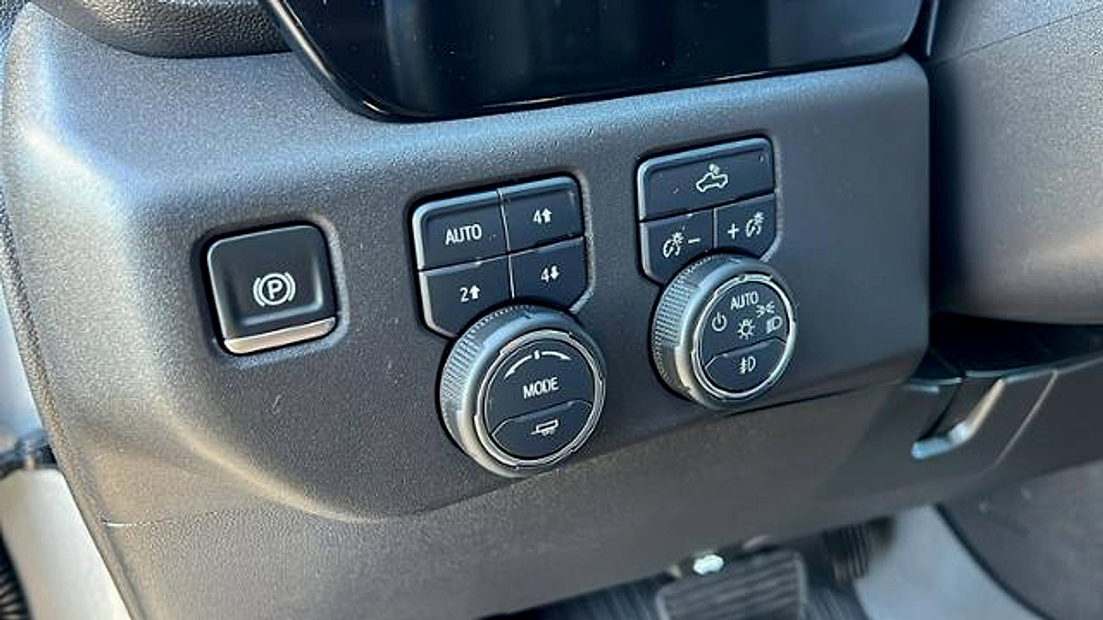 Used 2025 Chevrolet Silverado 1500 LT Trail Boss w/ Convenience Package II image 30