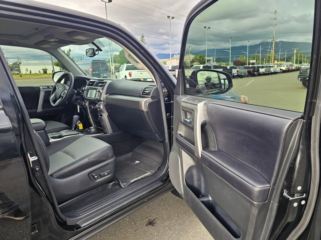 Used 2018 Toyota 4Runner SR5 Premium AWD/4WD image 13
