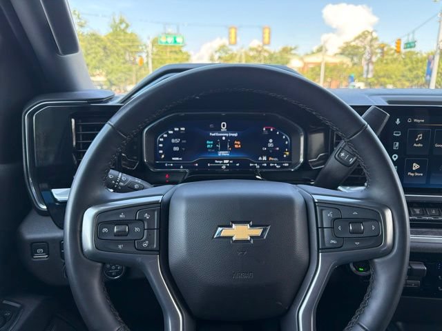 Used 2025 Chevrolet Silverado 2500 LTZ w/ LTZ Convenience Package AWD/4WD image 11
