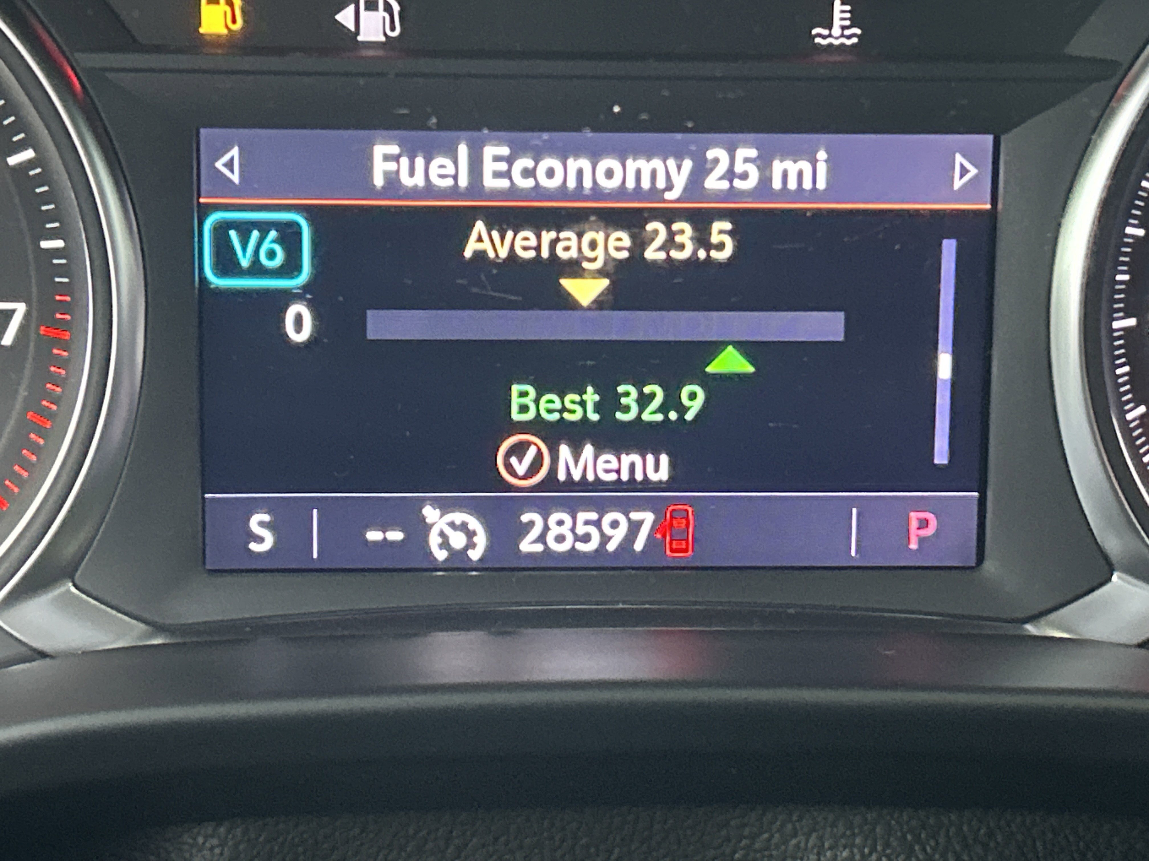 Used 2023 GMC Acadia SLT w/ Elevation Edition image 17