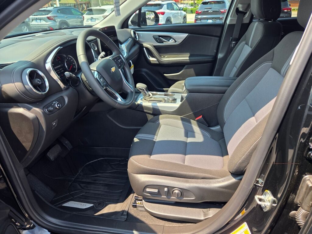 New 2026 Chevrolet Blazer LT w/ Convenience Package AWD/4WD image 15