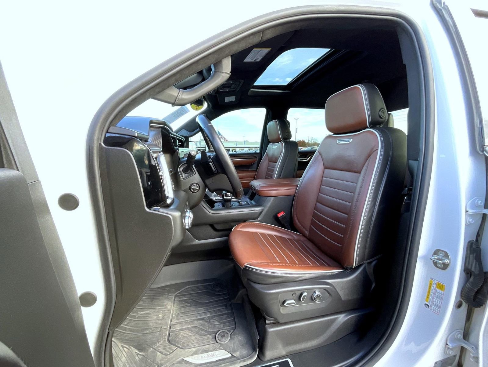 Used 2024 GMC Sierra 1500 Denali Ultimate AWD/4WD image 10