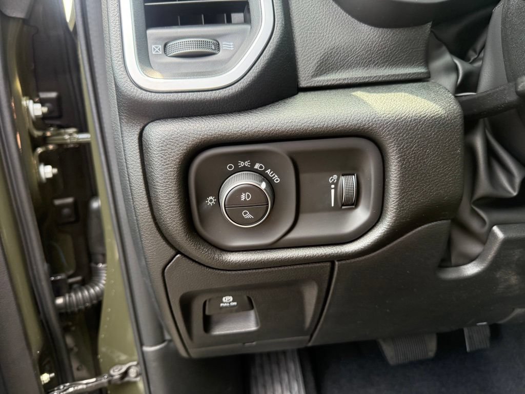 New 2026 RAM 1500 Express AWD/4WD image 16