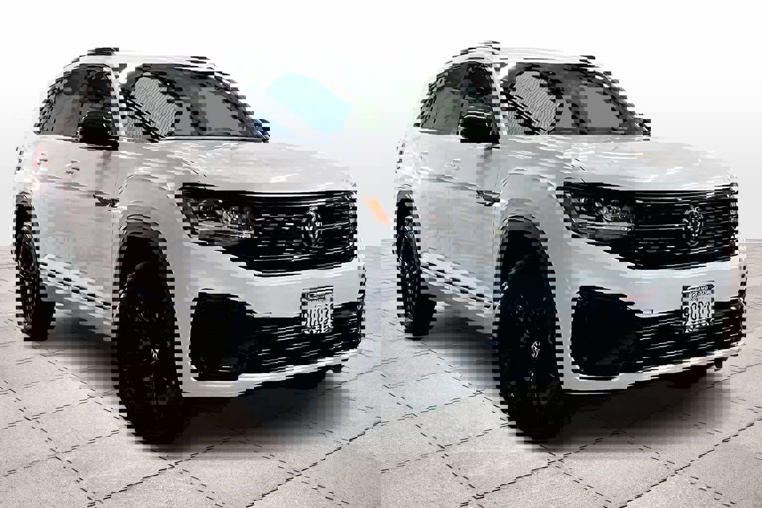 Used 2022 Volkswagen Atlas Cross Sport SEL R-Line image 2