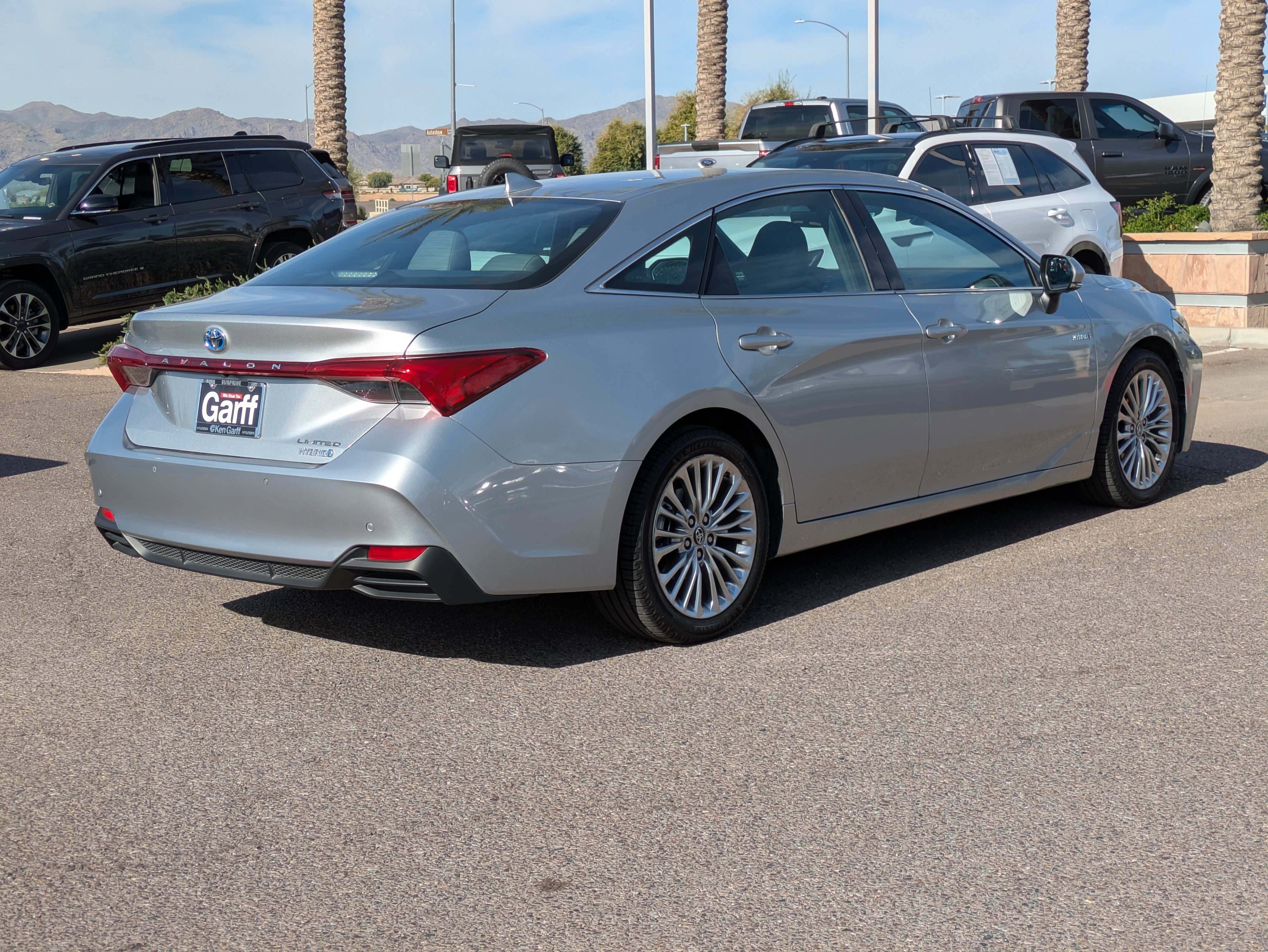 Used 2019 Toyota Avalon Limited w/ Advanced Safety Package image 3
