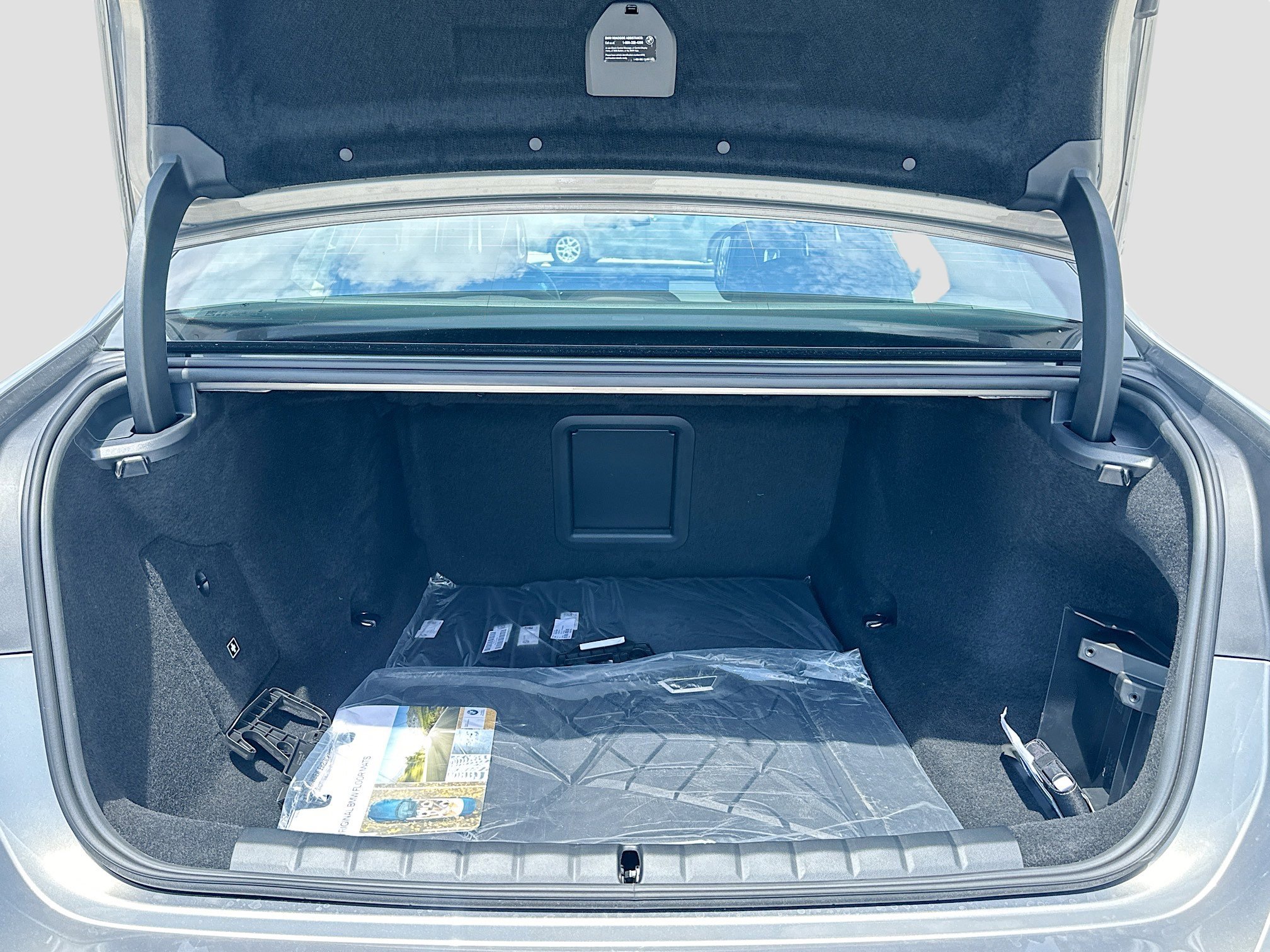 New 2025 BMW 750e xDrive w/ Executive Package image 22