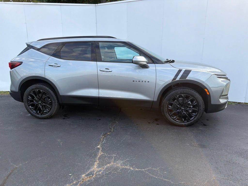 New 2026 Chevrolet Blazer LT w/ LPO, Black Sport Package FWD image 2