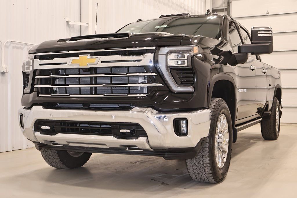 Used 2025 Chevrolet Silverado 2500 LTZ w/ LTZ Premium Package image 5