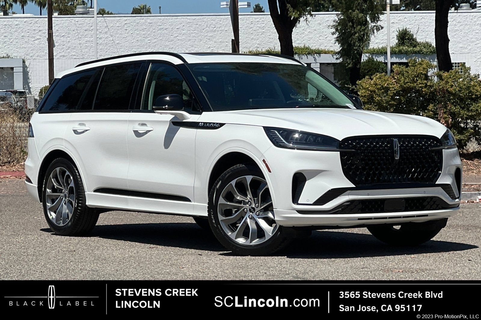 New 2026 Lincoln Aviator 2WD w/ Jet Appearance Package image 1
