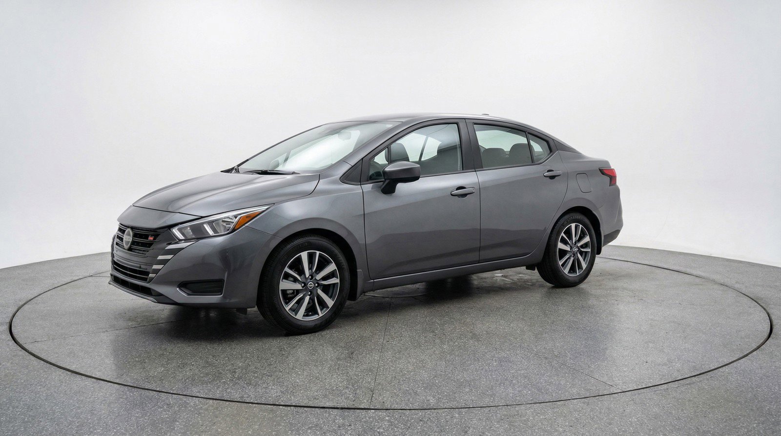 Used 2025 Nissan Versa SV image 3