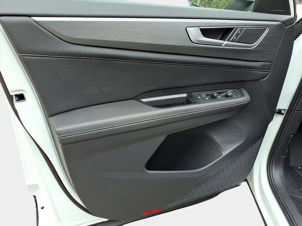 New 2026 Volkswagen Atlas Cross Sport SE image 9