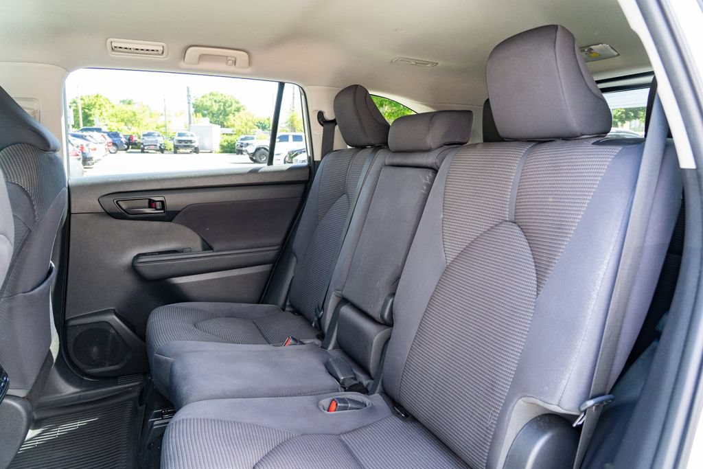 Used 2020 Toyota Highlander LE AWD/4WD image 23