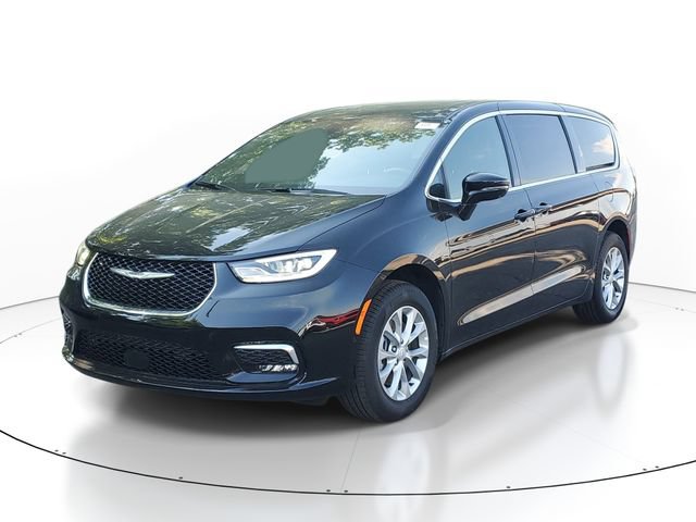 New 2026 Chrysler Pacifica Limited w/ Trailer Tow Group AWD/4WD image 2