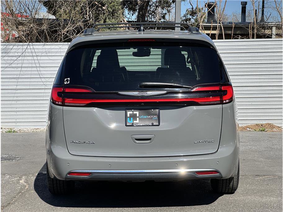 Used 2023 Chrysler Pacifica Limited image 11
