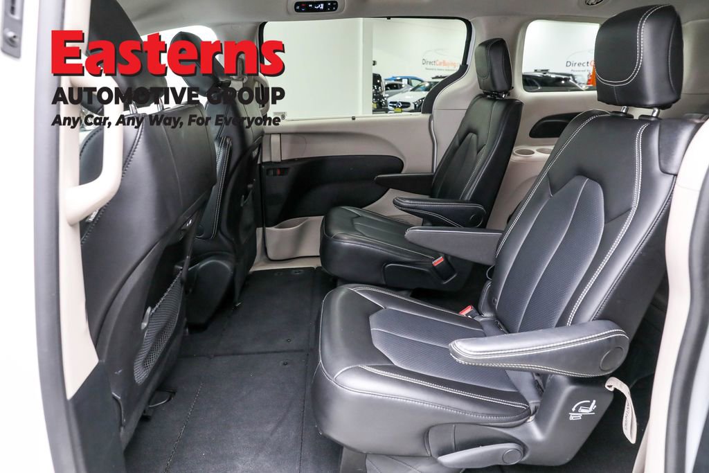 Used 2024 Chrysler Pacifica Touring-L image 21