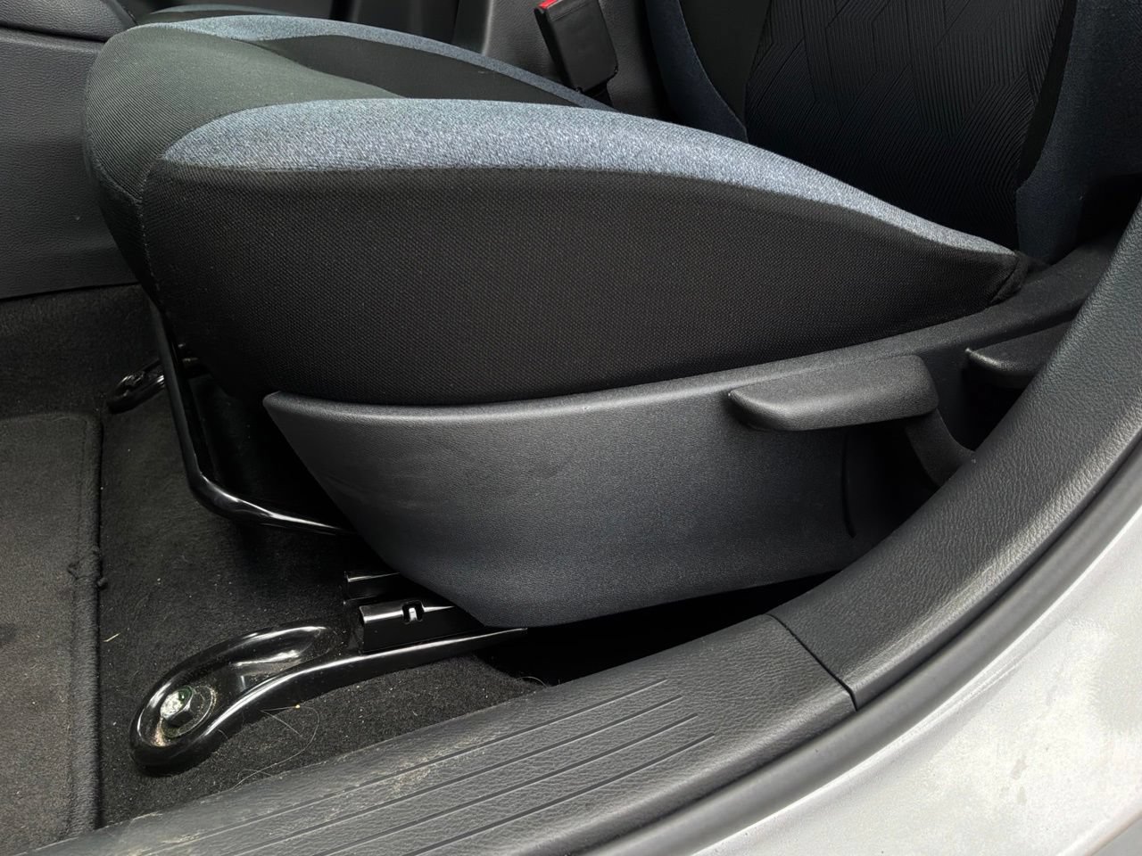Used 2025 Nissan Versa SV FWD image 11