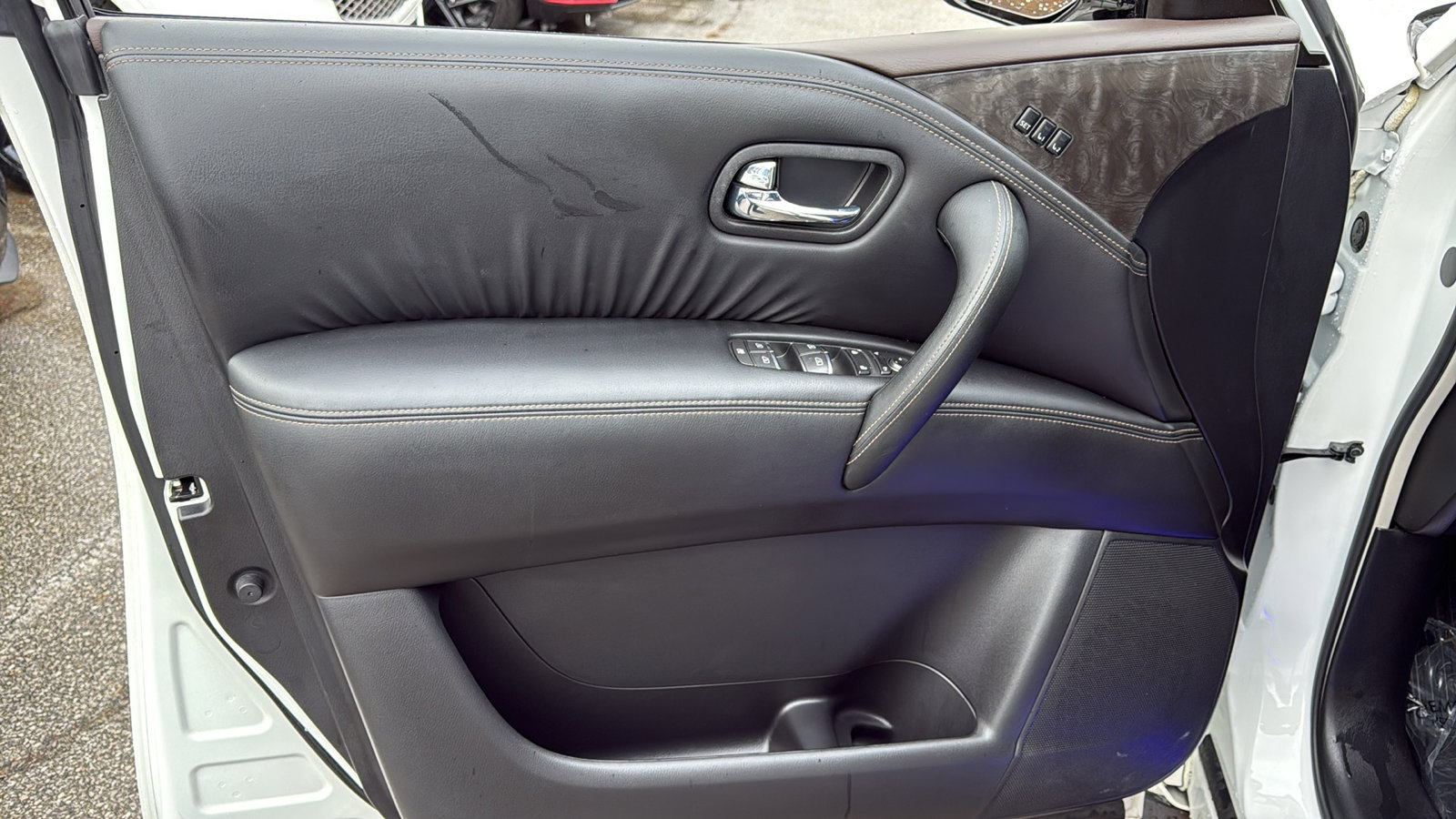 Used 2022 Nissan Armada Platinum image 10