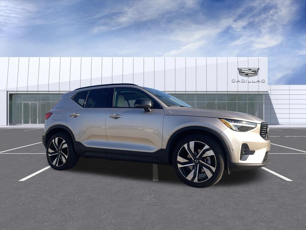 Used 2023 Volvo XC40 B5 Plus w/ Driver Assist Package