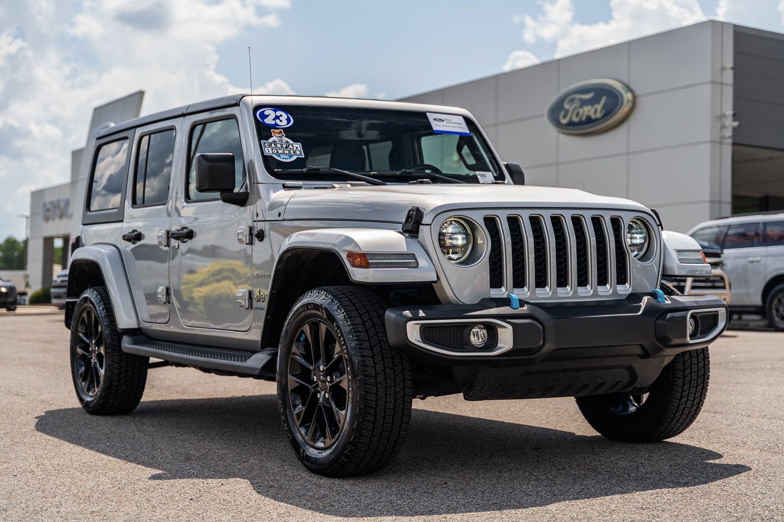 Used 2023 Jeep Wrangler Unlimited Sahara w/ Cold Weather Group AWD/4WD image 1
