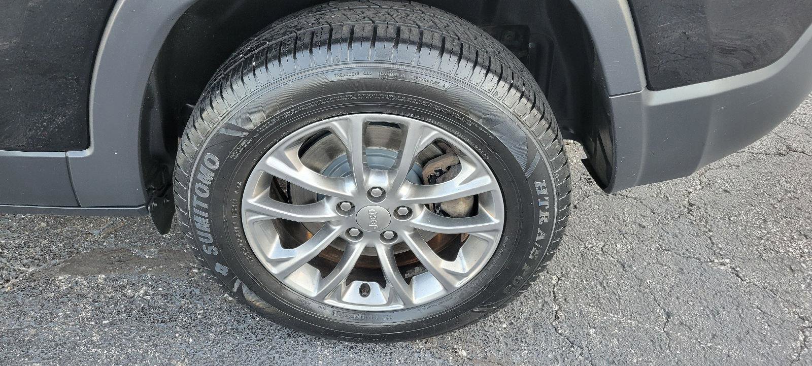 Used 2019 Jeep Cherokee Latitude Plus w/ Cold Weather Group image 13