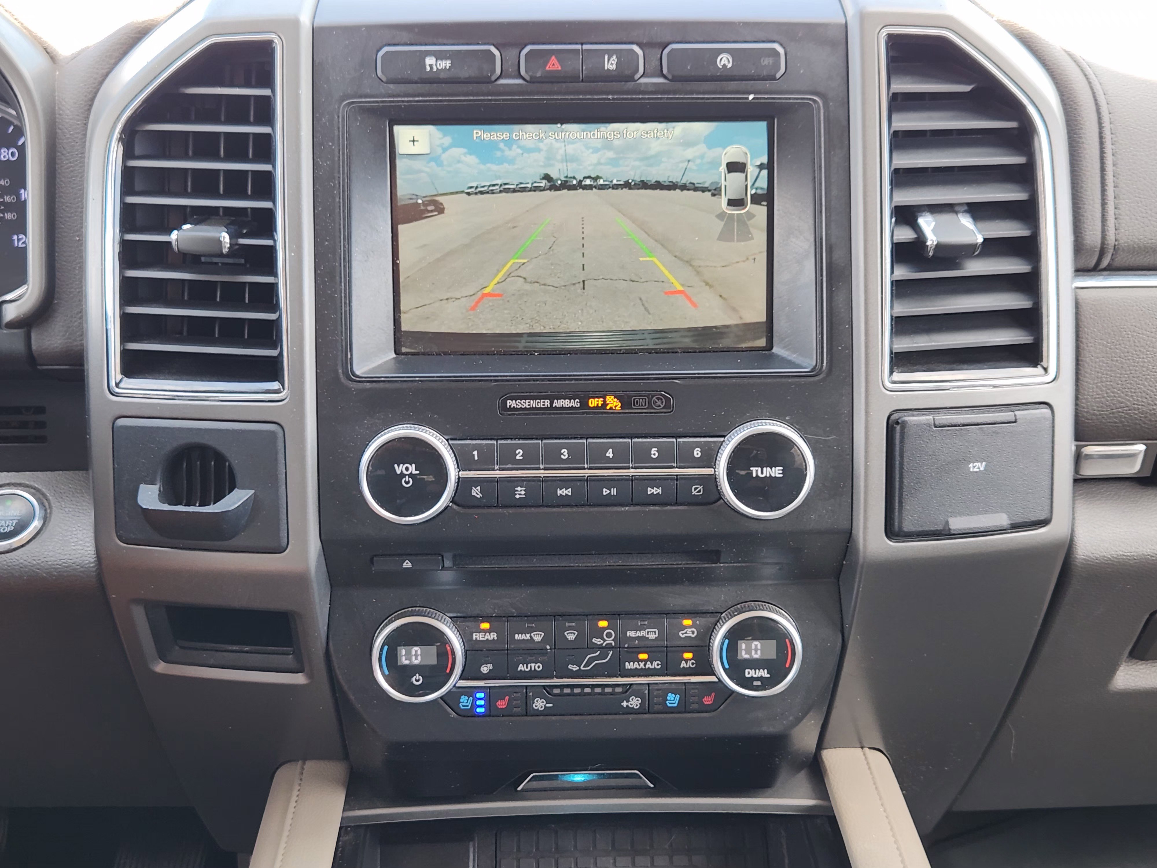 Used 2018 Ford Expedition XLT w/ Equipment Group 202A RWD image 18