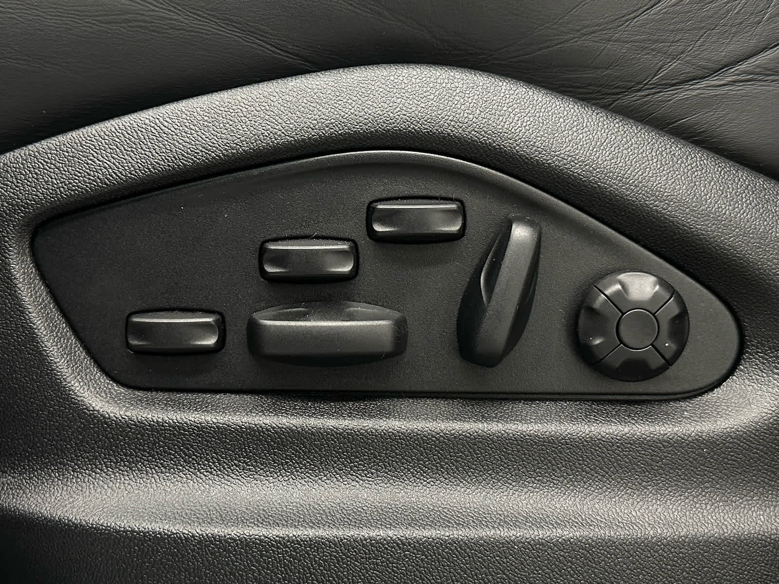 Used 2024 Porsche Cayenne S image 13