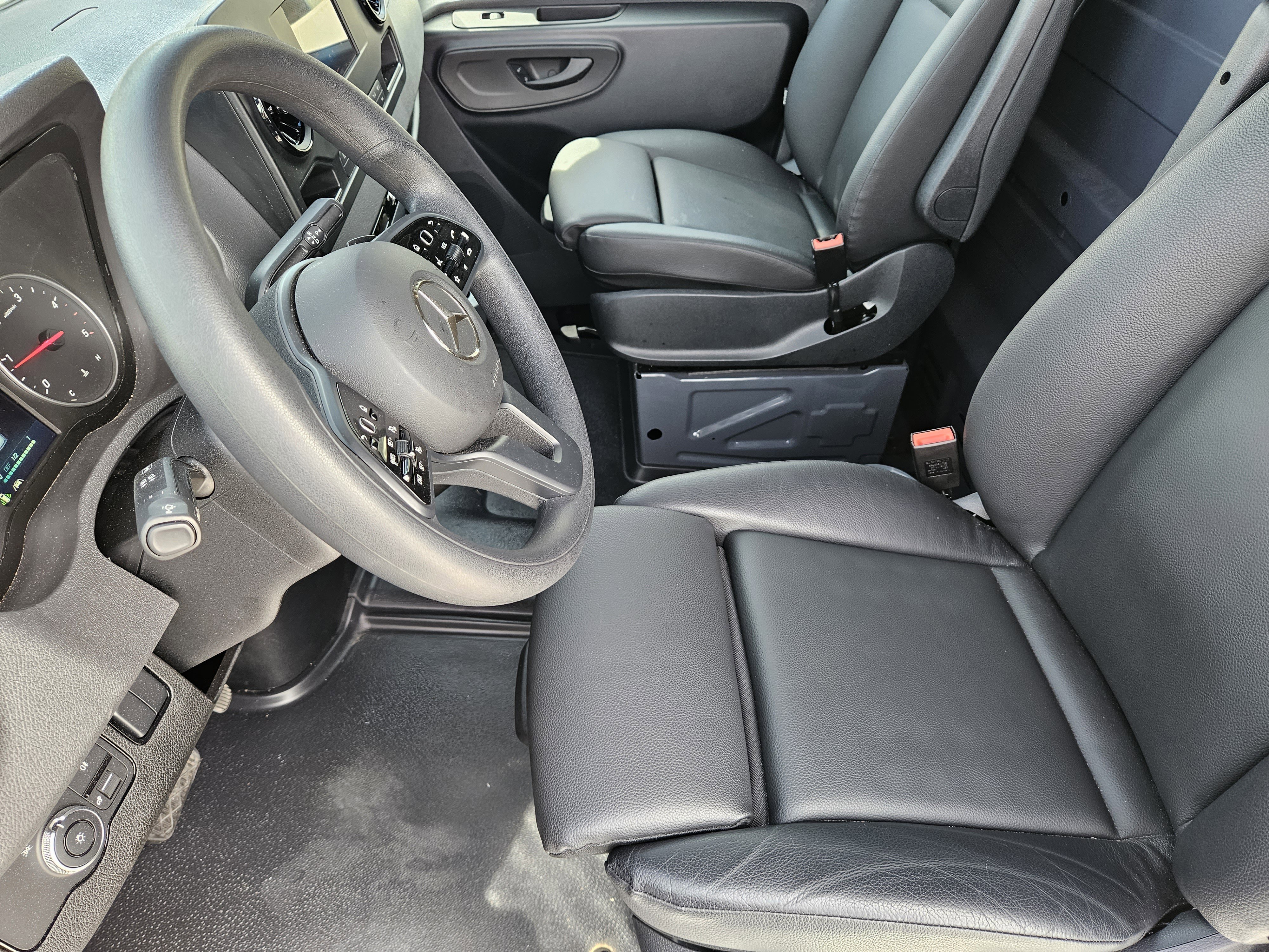 Used 2024 Mercedes-Benz Sprinter 3500 image 16