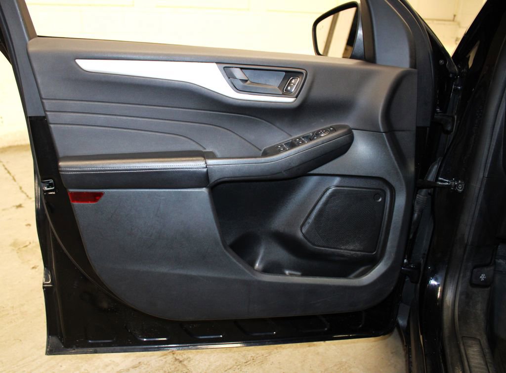 Used 2022 Ford Escape SE w/ Cold Weather Package image 24