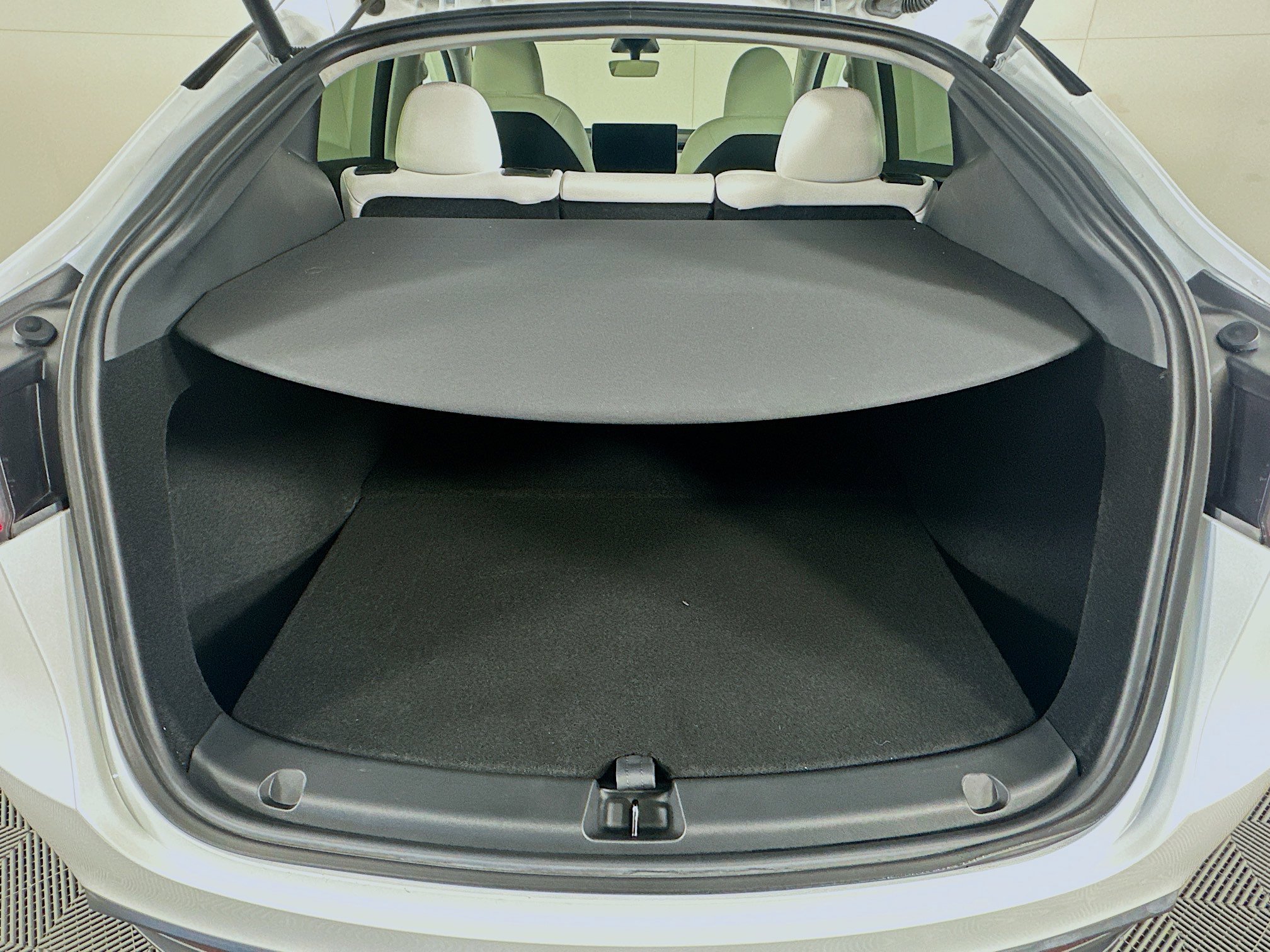 Used 2023 Tesla Model Y Long Range image 25