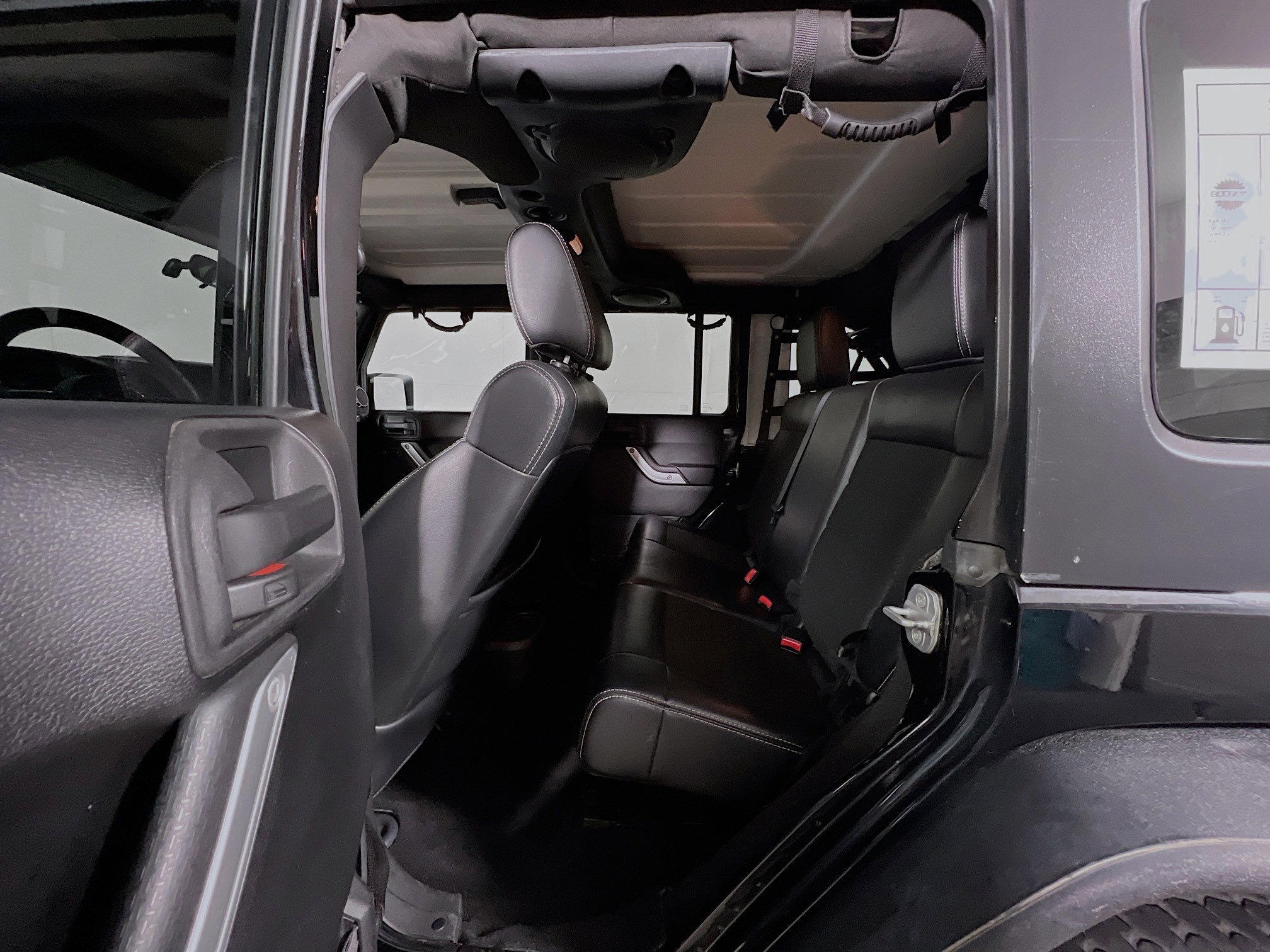 Used 2012 Jeep Wrangler Unlimited Rubicon image 28